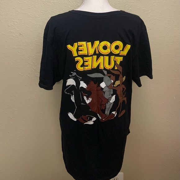 Looney Tune shirt - Picture 2 of 4
